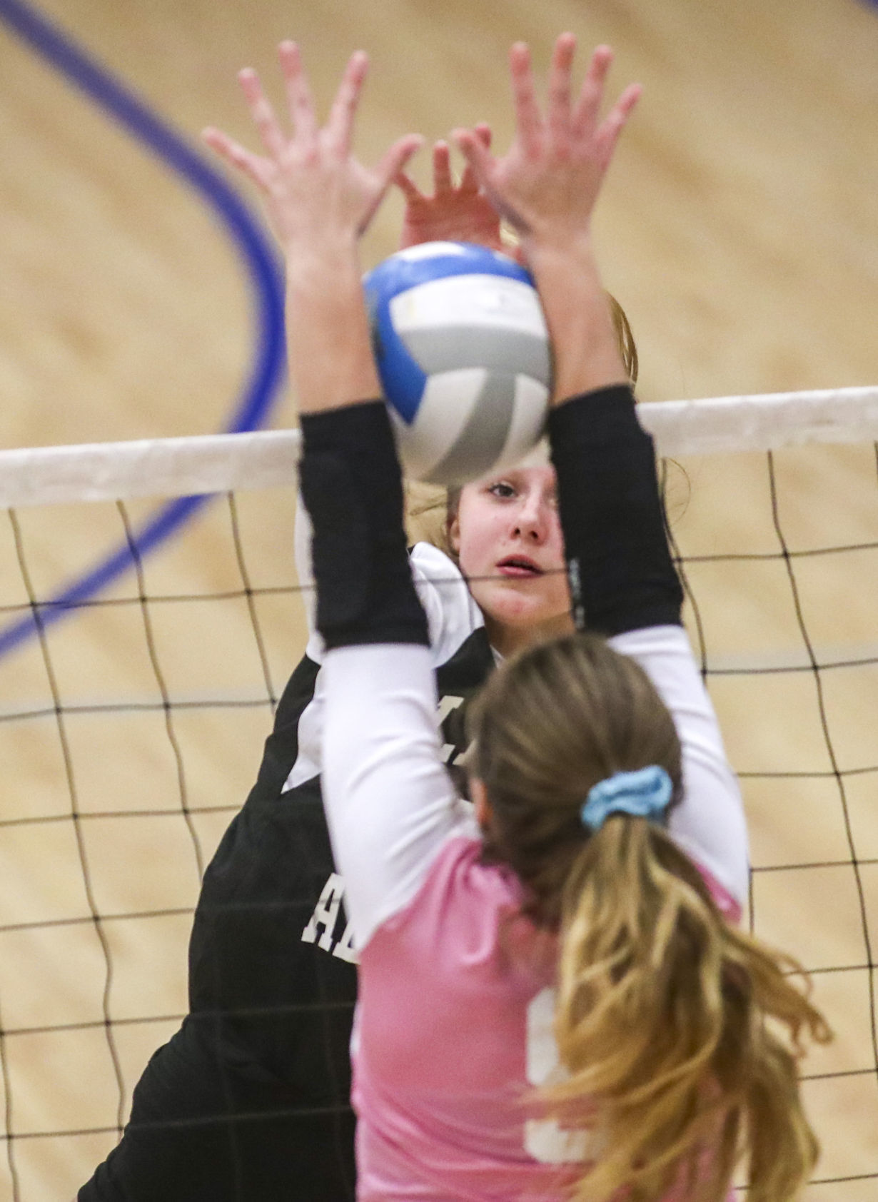 111918-volleyball-033